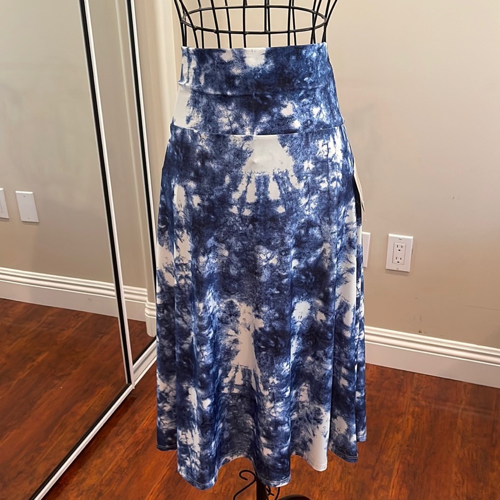 Lularoe Azure skirt size 2XL. New with tags.